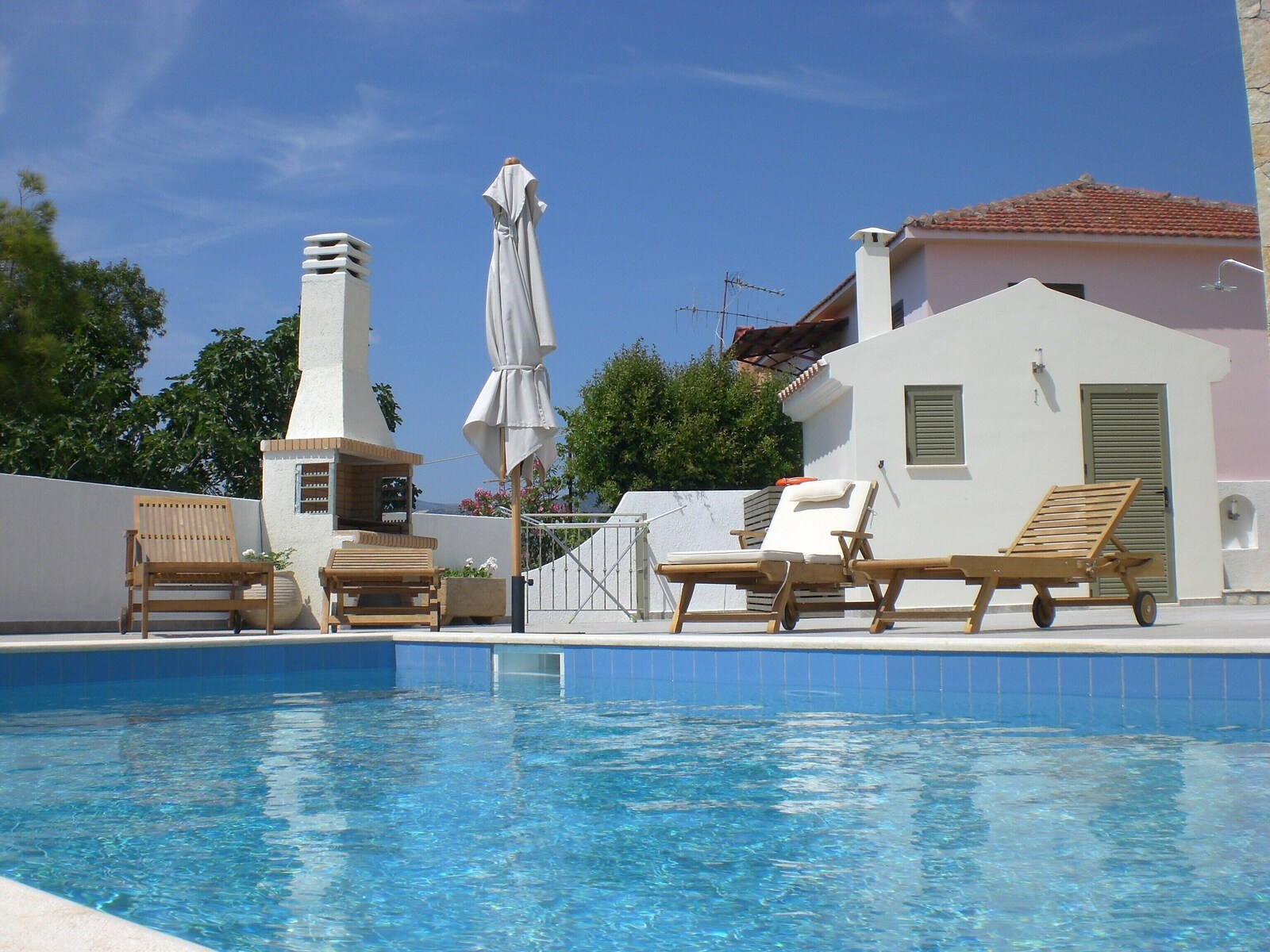 The private pool at Korianna House